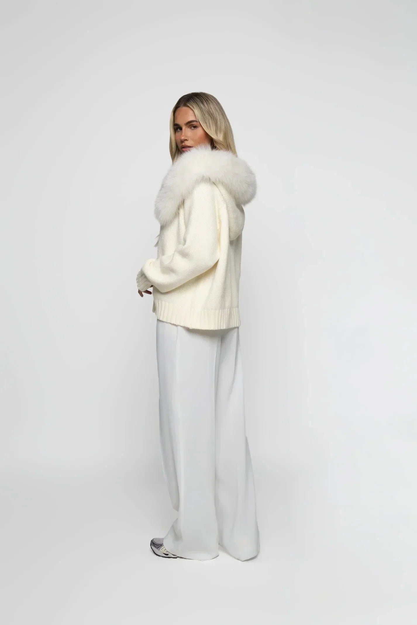 Janelle Ženska Jakna – Elegantna Vuna Jakna s Kapuljačom obloženom Krznom