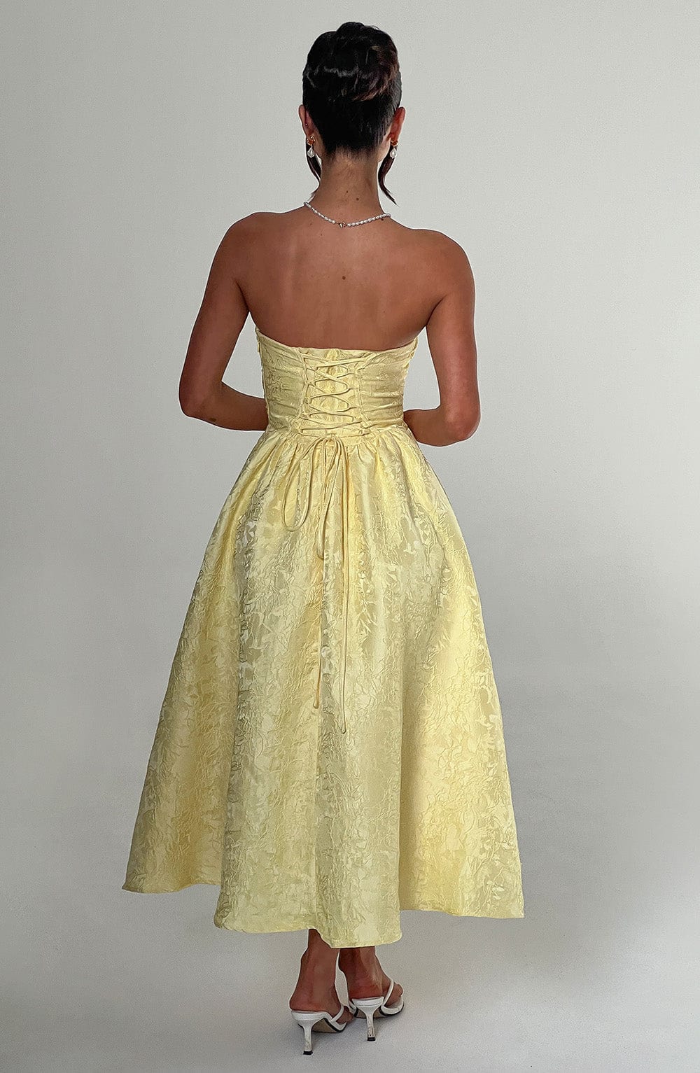 Élénaïa Dámské midi šaty – korzetové šaty z květinového žakáru se strukturovaným živůtkem