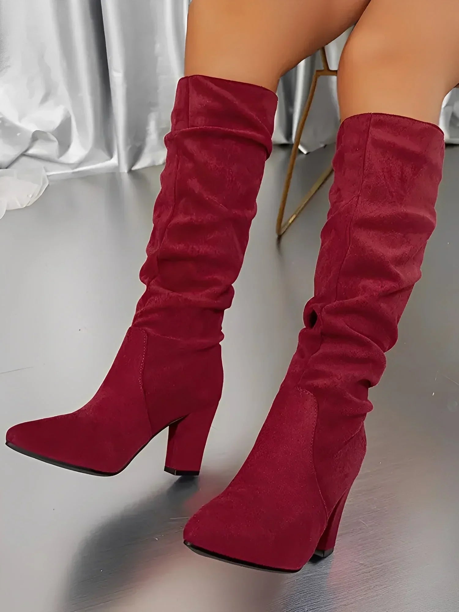 Journee Botas Mulher Elegantes – Design Plissado Chic, Salto Bloco Confortável & Estilo Moderno