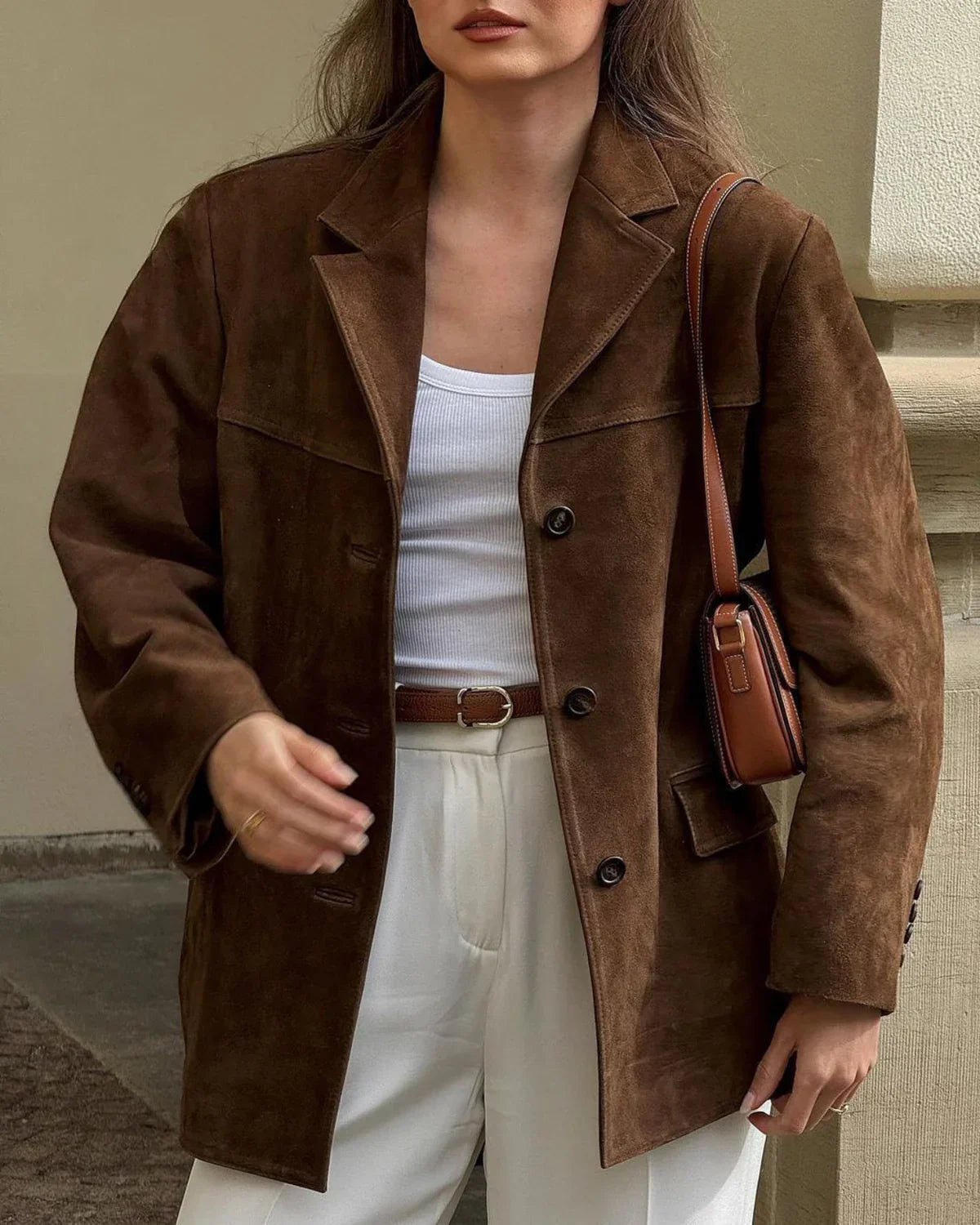 Marga Blazer em Camurça Mulher – Casaco Chic Castanho com Corte Moderno e Tecido Elástico