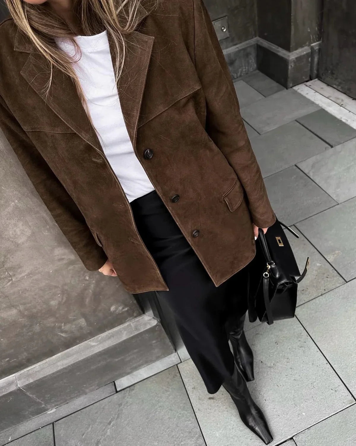 Sienna Blazer em Camurça para Mulher – Casaco Elegante com Corte Moderno em Camurça Castanha
