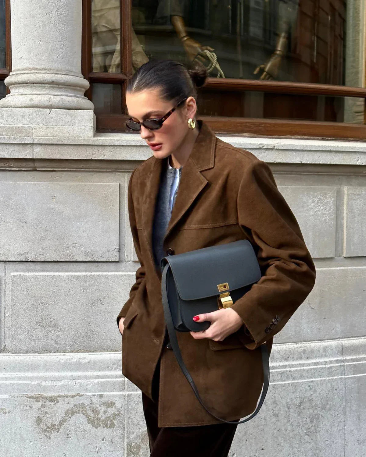 Sienna Blazer em Camurça para Mulher – Casaco Elegante com Corte Moderno em Camurça Castanha