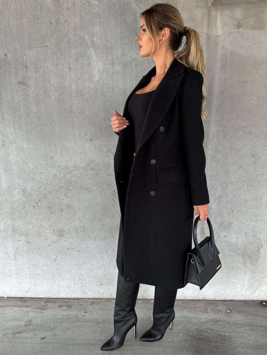 Charlotte Manteau Dame Uld Elegant – Lang Pasform, Klassiske Revers & Tidløs Stil