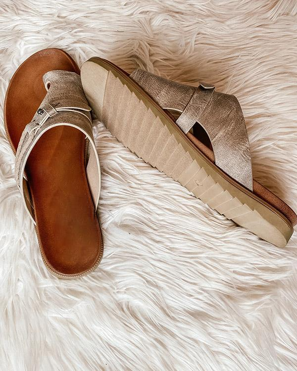 Sandali per diapositive da donna Lyca - muli in pelle vegana con suola minimalista di comfort e design