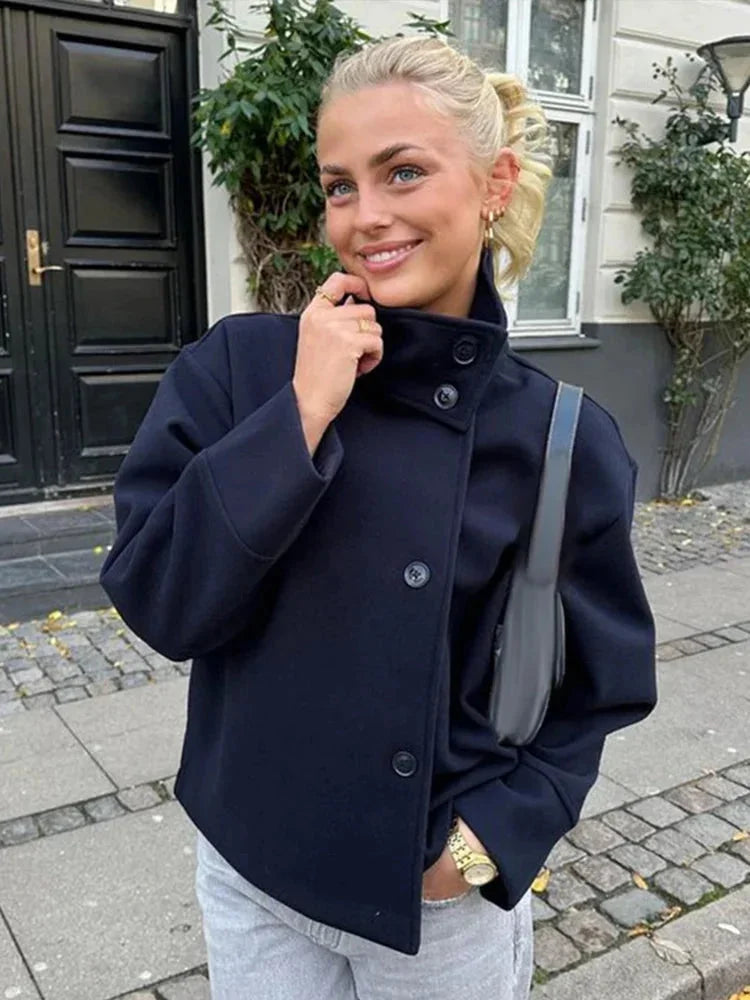 Julie Damenmantel – Eleganter Stehkragen, Weicher Stoff & Moderner Stil
