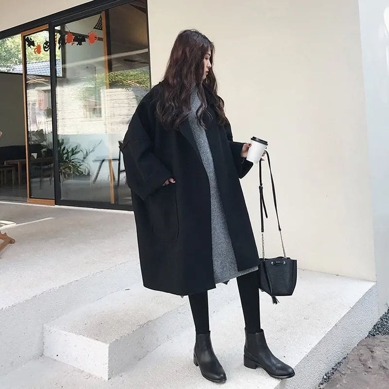 Megan Manteau dlouhý oversize dámský – vlněný kabát s páskem a elegantním dvojitým zapínáním na knoflíky