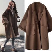 Megan Manteau dlouhý oversize dámský – vlněný kabát s páskem a elegantním dvojitým zapínáním na knoflíky