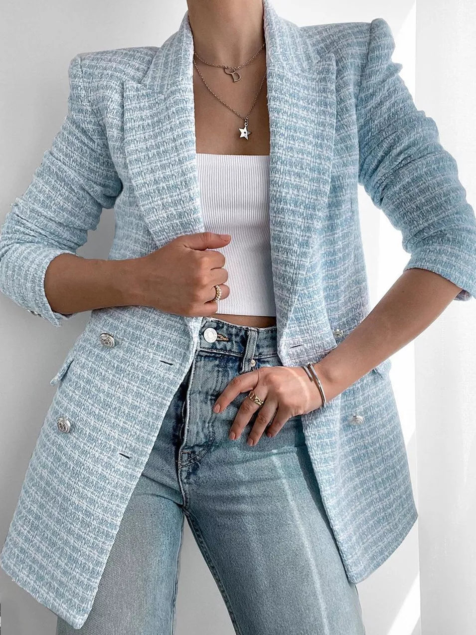Charlotte Blazer Femme en Tweed – Elegant Light Blue Jacket with Double Button Design
