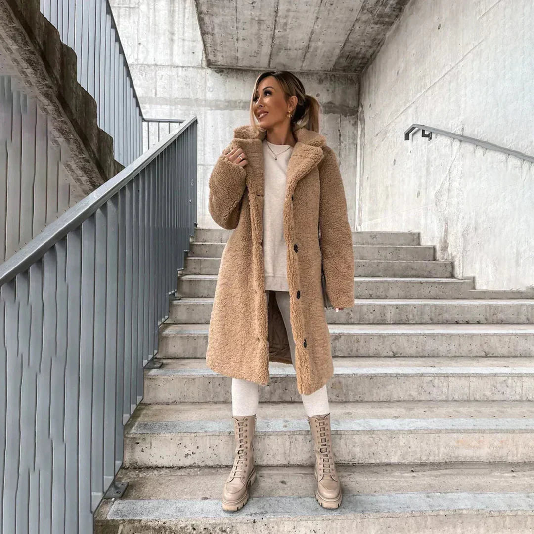 Ellen Manteau Teddy Dlhý Dámsky – Teplá Béžová Bunda s Elegantným Strihom a Mäkkým Komfortom