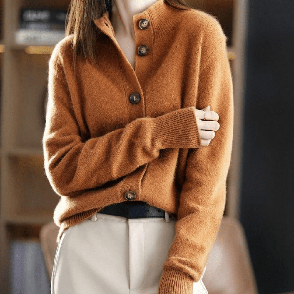 Marcy Cardigã para Mulher – Malha Macia com Gola, Botões Elegantes e Corte Confortável