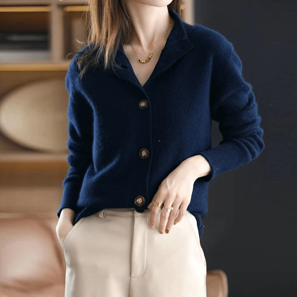Marcy Cardigã para Mulher – Malha Macia com Gola, Botões Elegantes e Corte Confortável