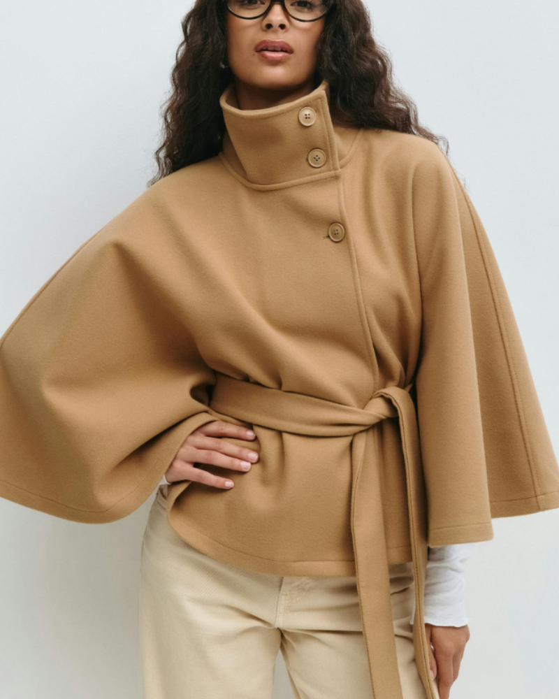 Płaszcz Madison Manteau Cape damski – elegancki, wielofunkcyjny płaszcz z paskiem, stójką i guzikami