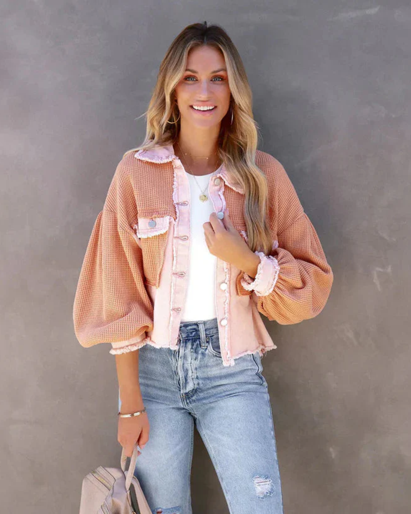 Brynn kurze Jeansweste für Damen – Denim, ausgefranst, taillierter Schnitt, lässig-schicker Stil