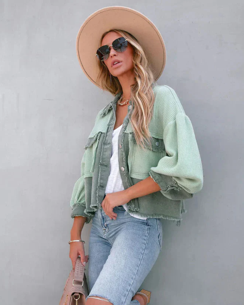 Brynn kratka ženska traper jakna – traperice s izrezanim rubom, uski kroj, casual chic stil