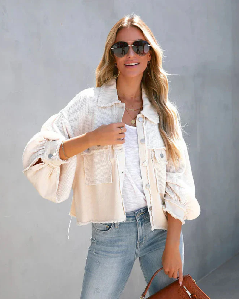 Brynn kratka ženska traper jakna – traperice s izrezanim rubom, uski kroj, casual chic stil